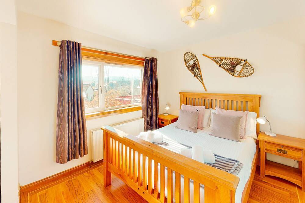 The Shieling - large Aviemore hot tub lodge in Aviemore, Highlands