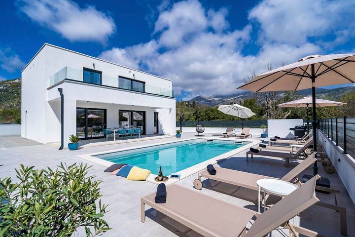 Villa for 8 people, with terrace and garden in Srebreno