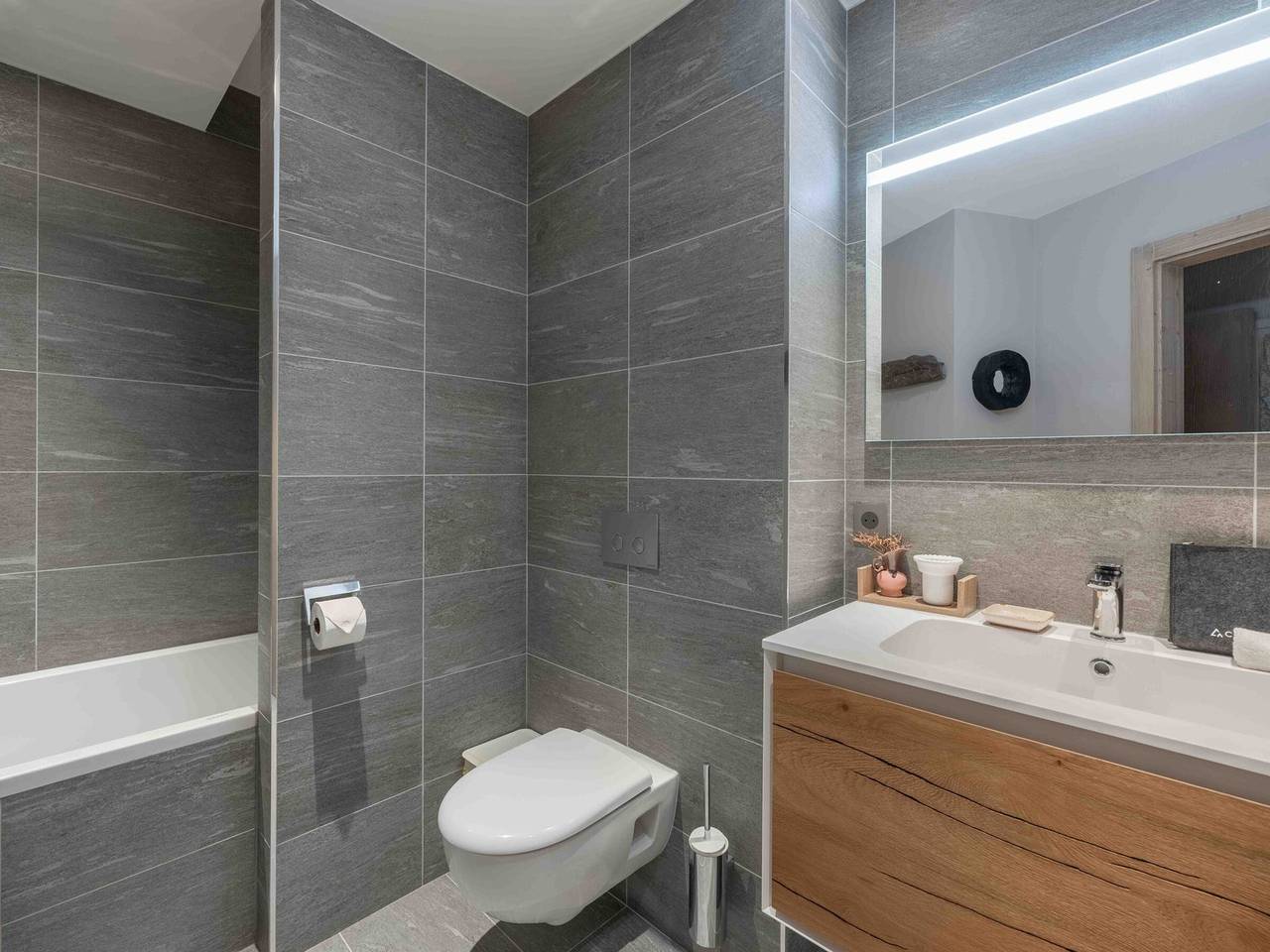 Ganze Wohnung, Moderne Wohnung in Courchevel, nahe Lift, Wi-Fi, Parkplatz in Saint-Bon-Tarentaise, Les Trois Vallées