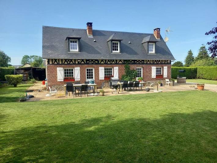 Location de vacances pour 8 personnes, avec terrasse à Néville