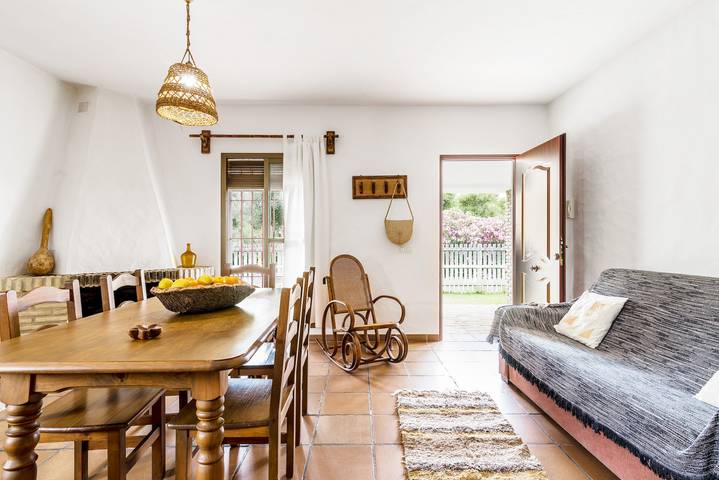 Casa vacacional 'El Madroño' con piscina compartida, terraza privada y Wi-Fi in Playa El Palmar, Vejer de la Frontera