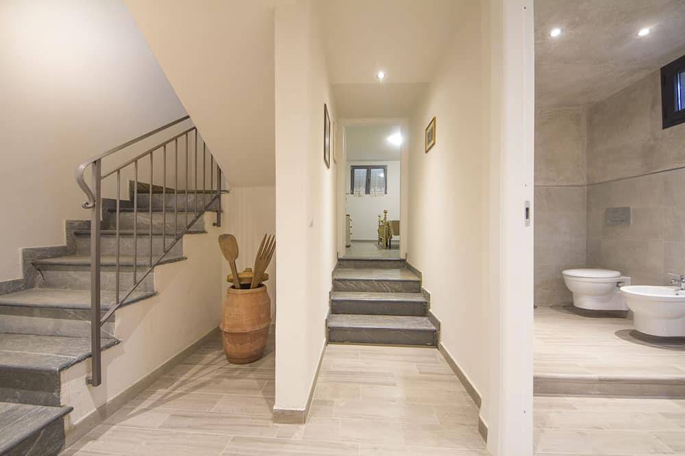 Villa Privata con 4 Stanze da Letto, Piscina, Wi-fi, Giardini, Silenziosa in Reggello, Valdarno