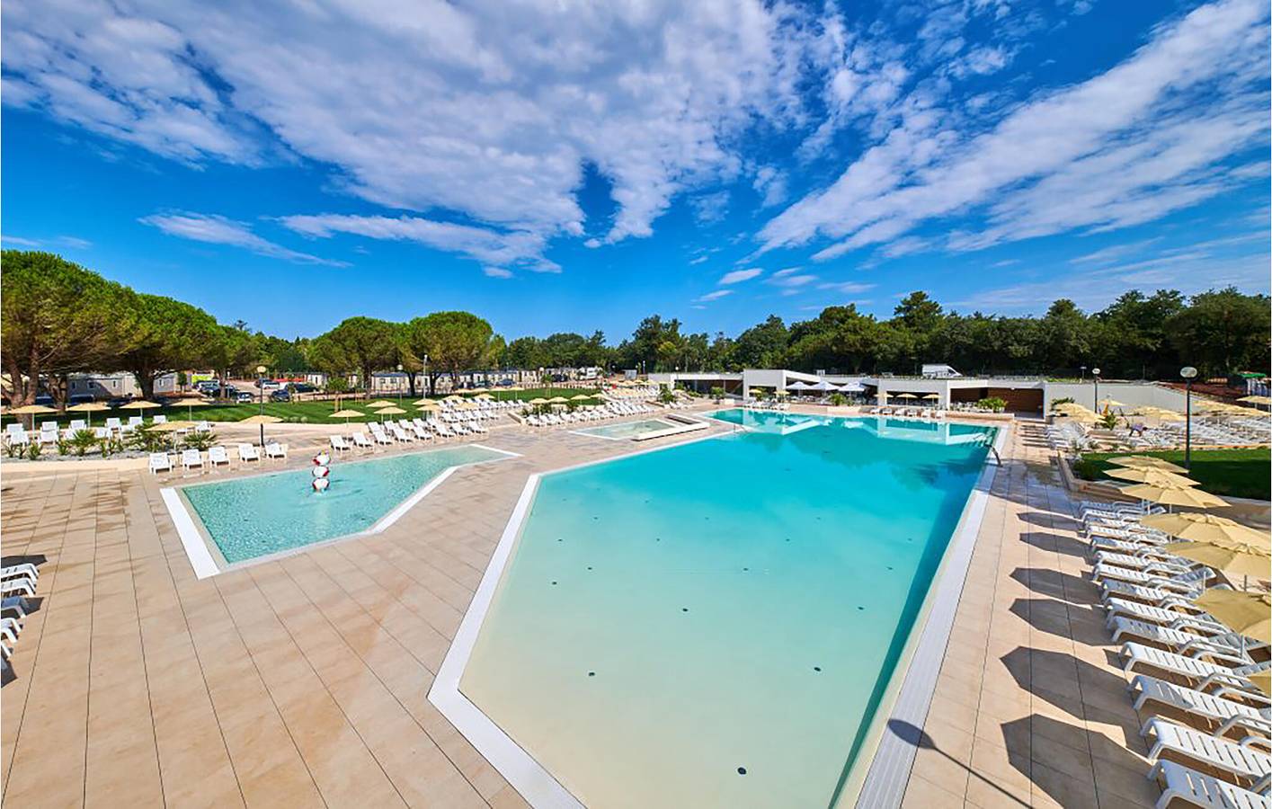 Reizendes Mobilheim mit Pool und Terrasse, 1 km vom Strand Vela Draga entfernt in Umag, Umag und Umgebung