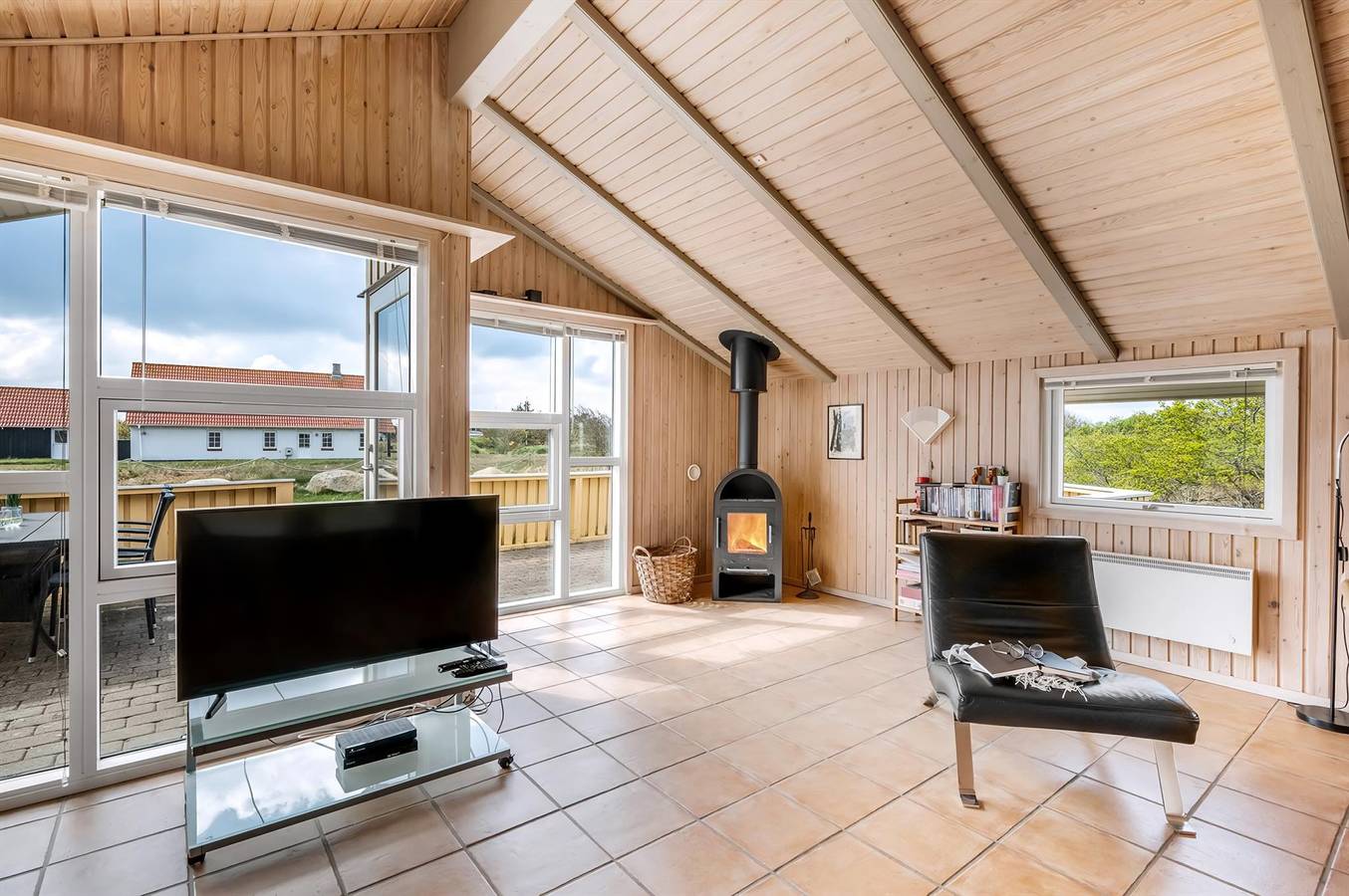 Nice home in Hvide Sande w/ Wifi, 3 Bedrooms and Sauna in Nørre Lyngvig, Hvide Sande