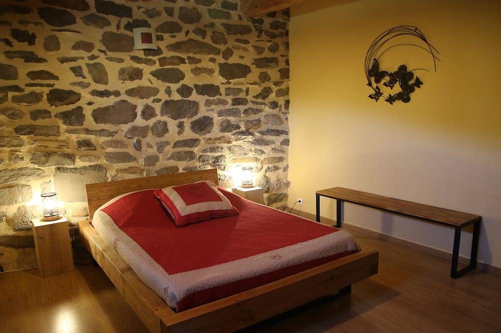 Chaleureux et spacieux gîte de montagne pour 4 à 6 personnes in Moudeyres, Parc naturel régional des Monts d'Ardèche
