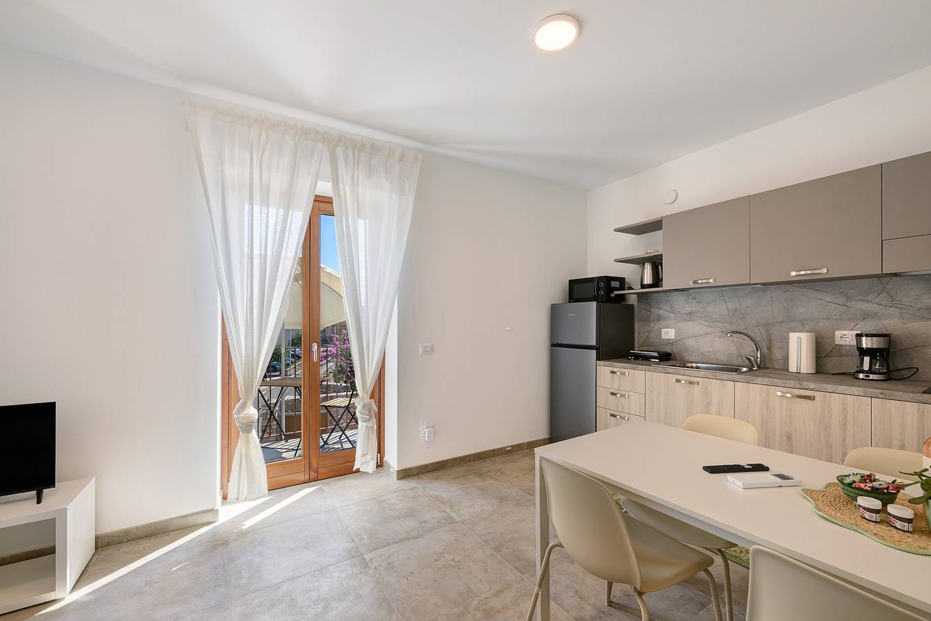 Apartamento entero, Al Casel - Apartamento en la Colina con Vista a la Montaña, Wi-Fi y Aire Acondicionado in Torri del Benaco, Montañas Garda