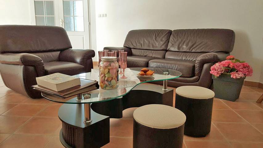 Gîte pour 8 personnes, avec terrasse et jardin à Colleville