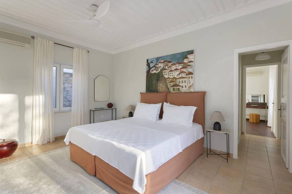 Daphne - Eight Bedroom Villa, Sleeps 16 in Spetses