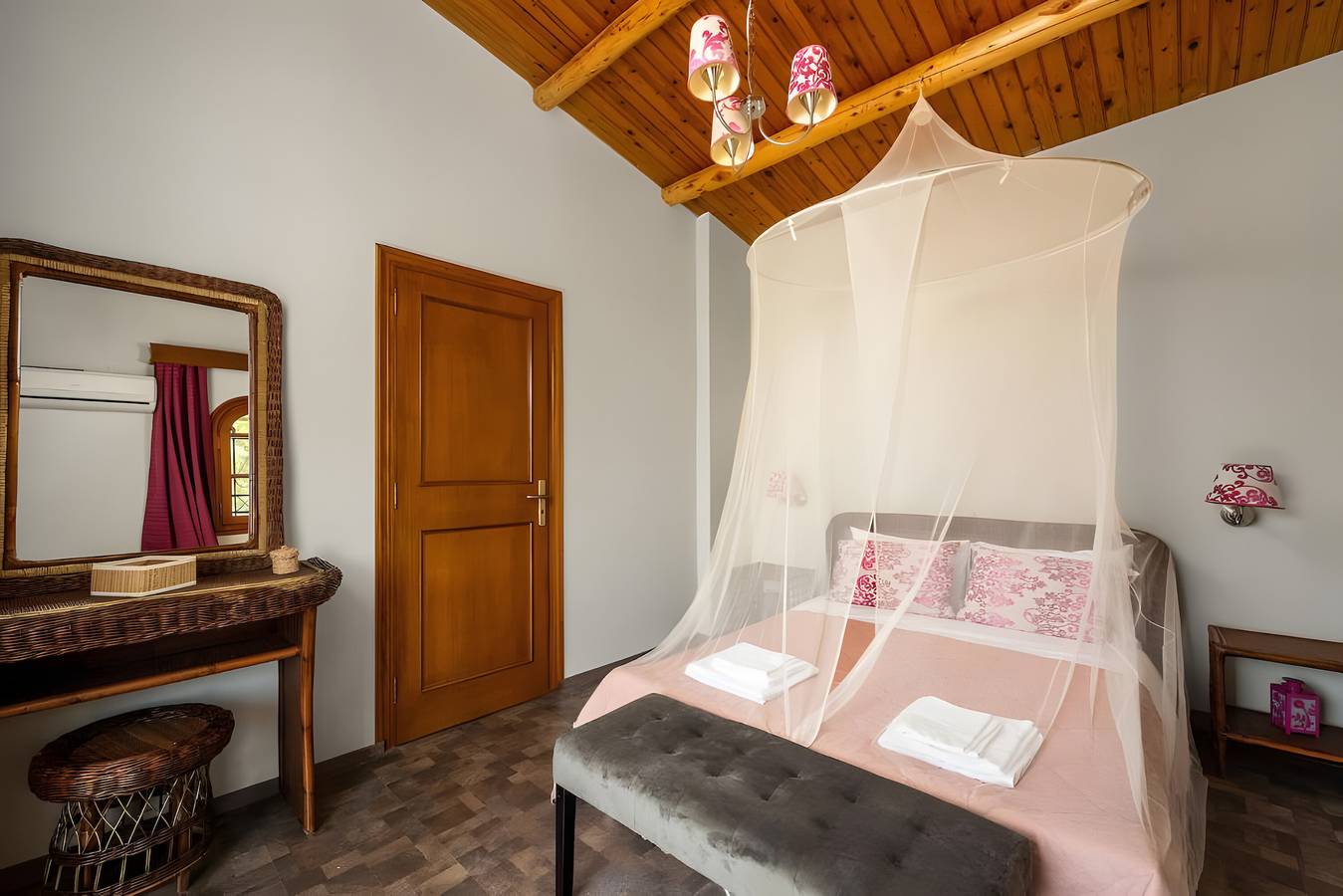 Apartamento entero, Apartamento de 3 dormitorios sin piscina con vistas al mar, Wi-Fi y aire acondicionado in Rodas