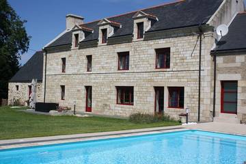 Gîte pour 10 personnes, avec jardin à Guénin
