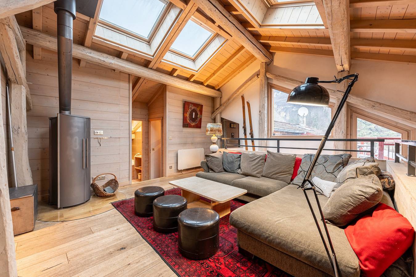 Appartement entier, Appartement "Le Galetas" avec vue sur les montagnes et Wi-Fi in Brides-les-Bains, Les Trois Vallées