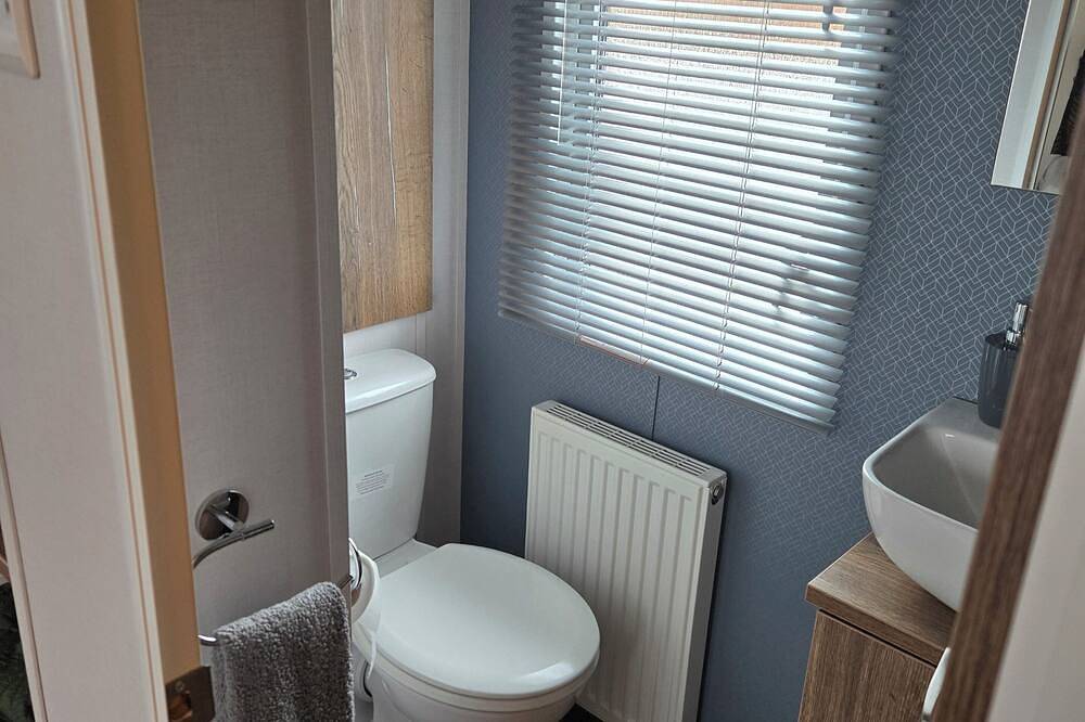 River meadows 61 2 bed 2 bath caravan.  Lots of activities on the park in Northampton, Northamptonshire