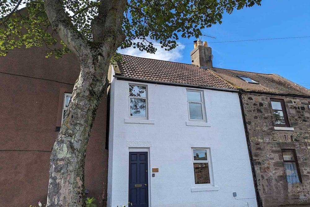 Coble Cottage. By the sea, family and dog friendly in Tweedmouth, Northumberland