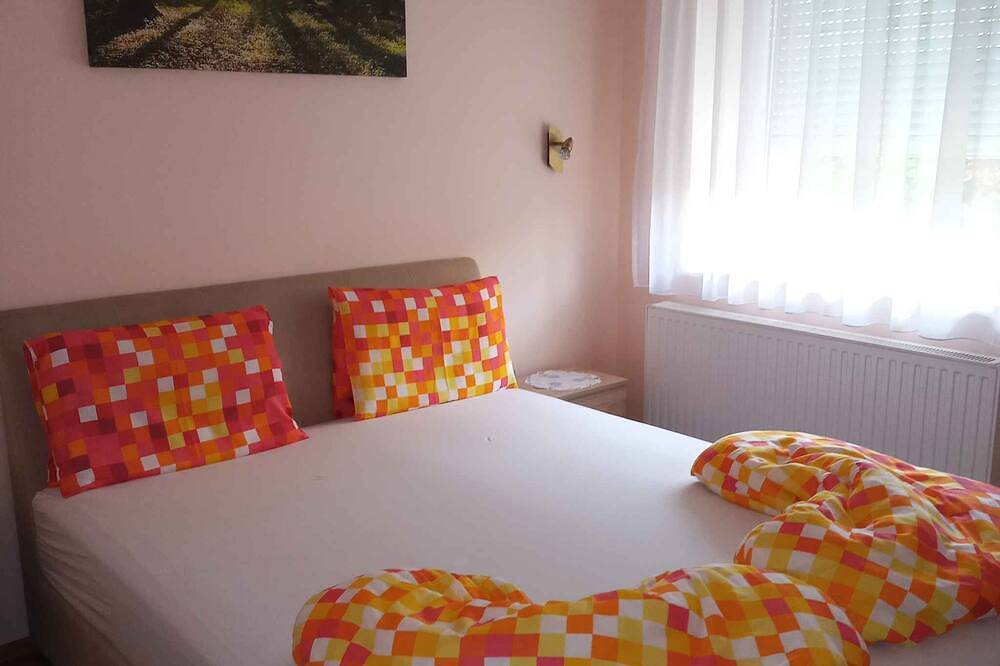 Ferienhaus mit Pool, Whirlpool und Klimaanlage in Balatonfűzfő, Plattensee nordufer