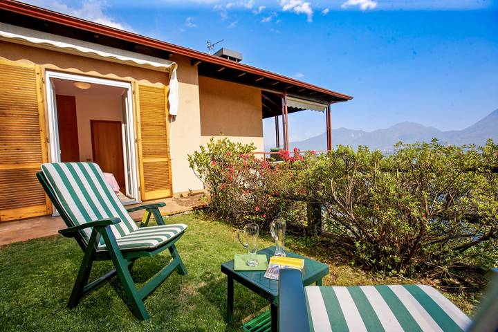 Ferienwohnung für 4 Personen, mit Balkon und Garten sowie Ausblick und Seeblick in Lago Maggiore (Piemont) - 2