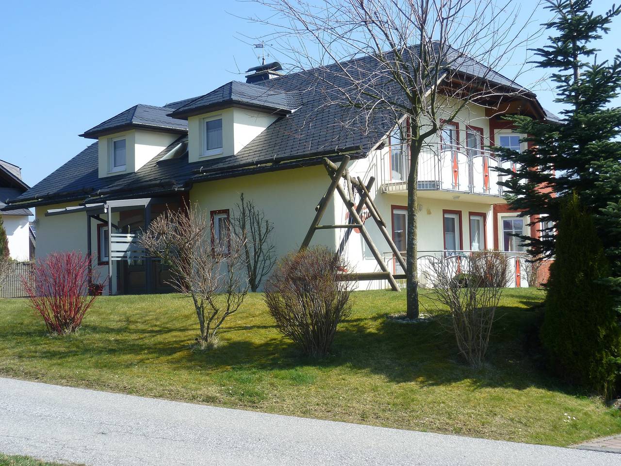 Ganze Wohnung, Ferienwohnung Typ 1" mit Bergblick, gemeinsamer Terrasse und Wlan in Schwalefeld, Willingen