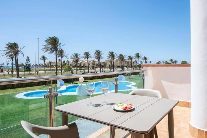 Apartamento de vacaciones para 8 personas, con piscina y jardín además de piscina para niños y vistas - 1