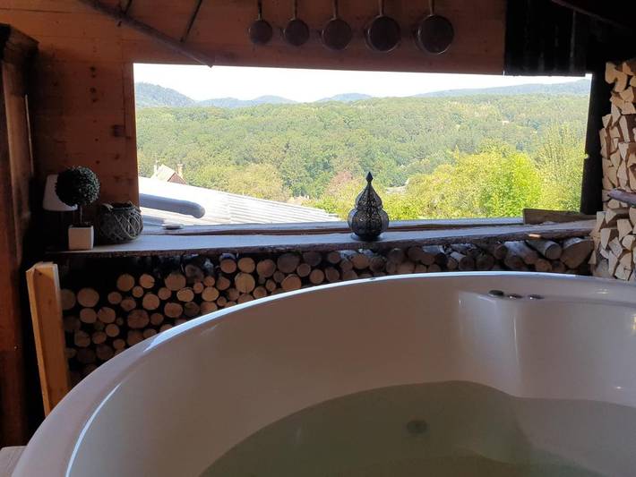Gîte pour 2 personnes, avec Jacuzzi et Terrasse ainsi que Jardin et Sauna à Reichshoffen