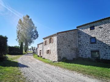 Gîte pour 6 personnes, avec jardin à Saint-Romain-Lachalm