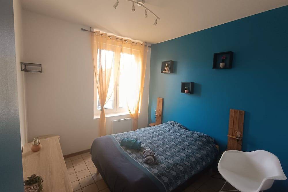 Entire apartment, 2 Pièces Calme Stationnement Gratuit Wi-fi Haut Débit in Châlons-en-Champagne, Marne
