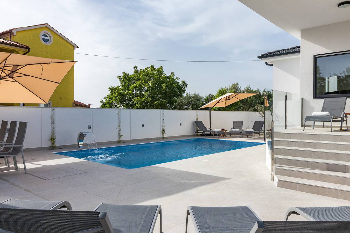 Villa Lotus mit beheiztem Pool in Pula-Medulin, Pula