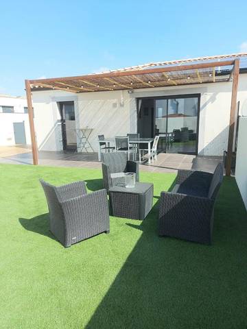 Gîte pour 4 personnes, avec piscine ainsi que vue et jardin à Pennautier