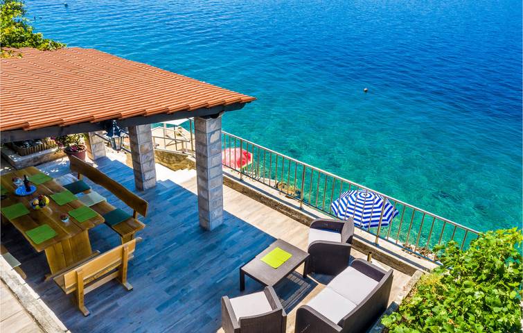 Acogedor apartamento a 1,5 km de la costa: elegante apartamento con wifi, aire acondicionado y terraza in Brsecine, Condado de Dubrovnik-Neretva