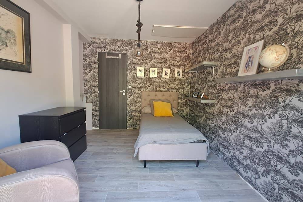 House with swimming pool, near Aix-en-Provence in Éguilles, Aix-en-Provence region
