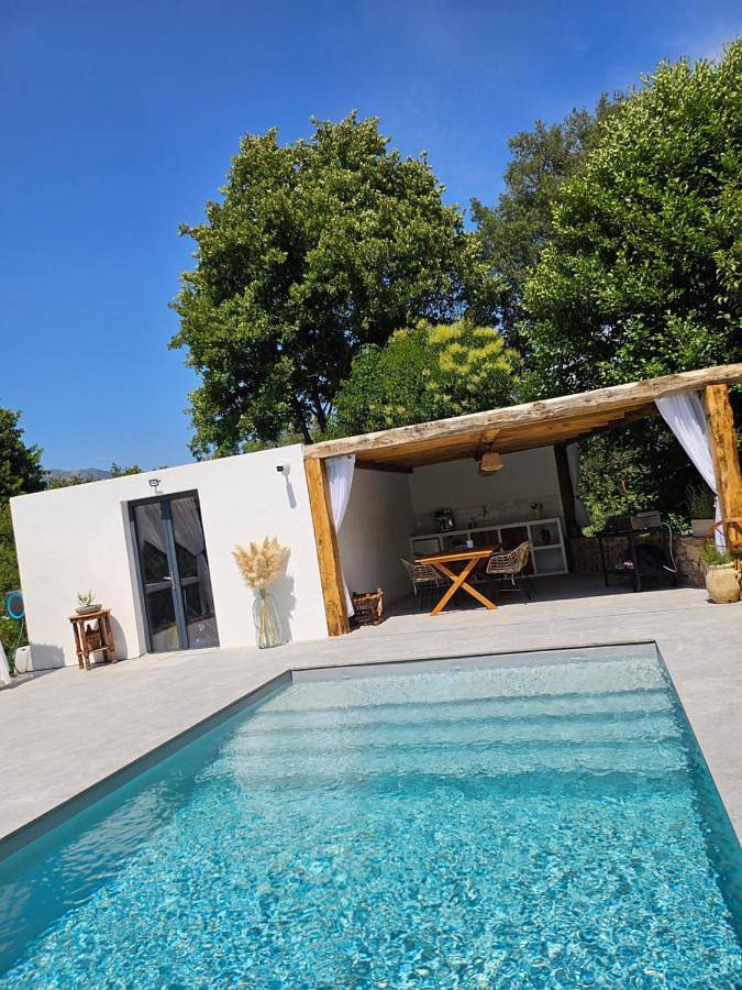 Gîte pour 2 personnes, avec piscine ainsi que jacuzzi et jardin à Cuttoli-Corticchiato - 2