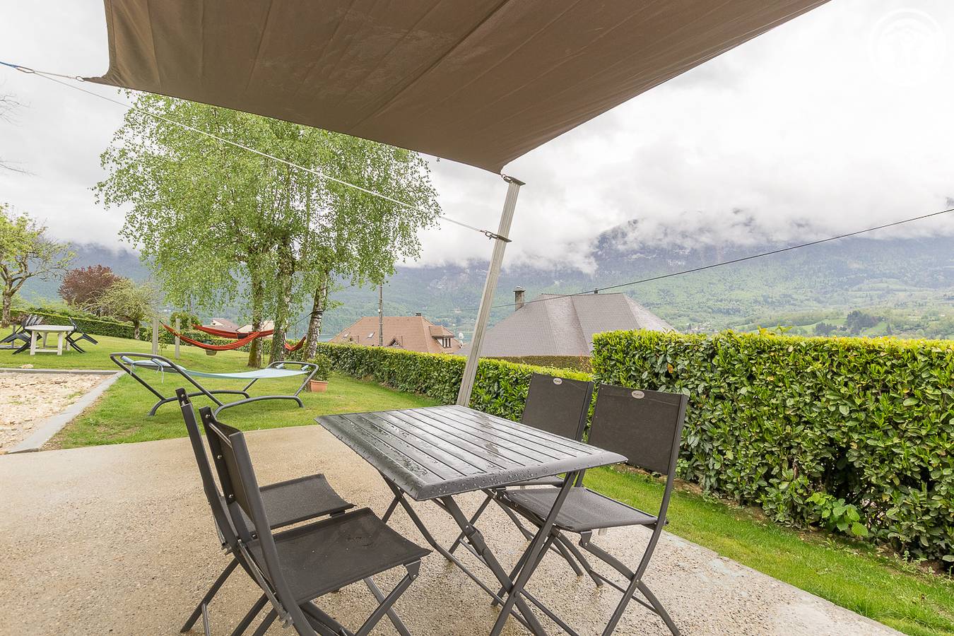 Les Hamacs Du Lac in Saint-Alban-de-Montbel, Région de Chambéry