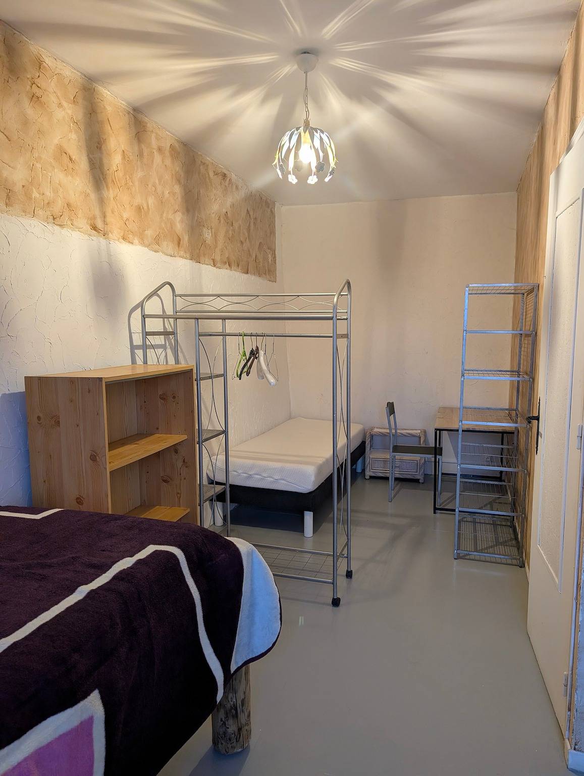 Appartement entier, Appartement « Gîte Chez Mémé » avec Wi-Fi in Assieu, Région de Vienne