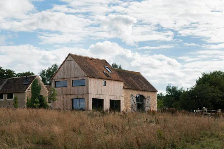 Location de vacances pour 14 personnes, avec terrasse à Bellou-le-Trichard