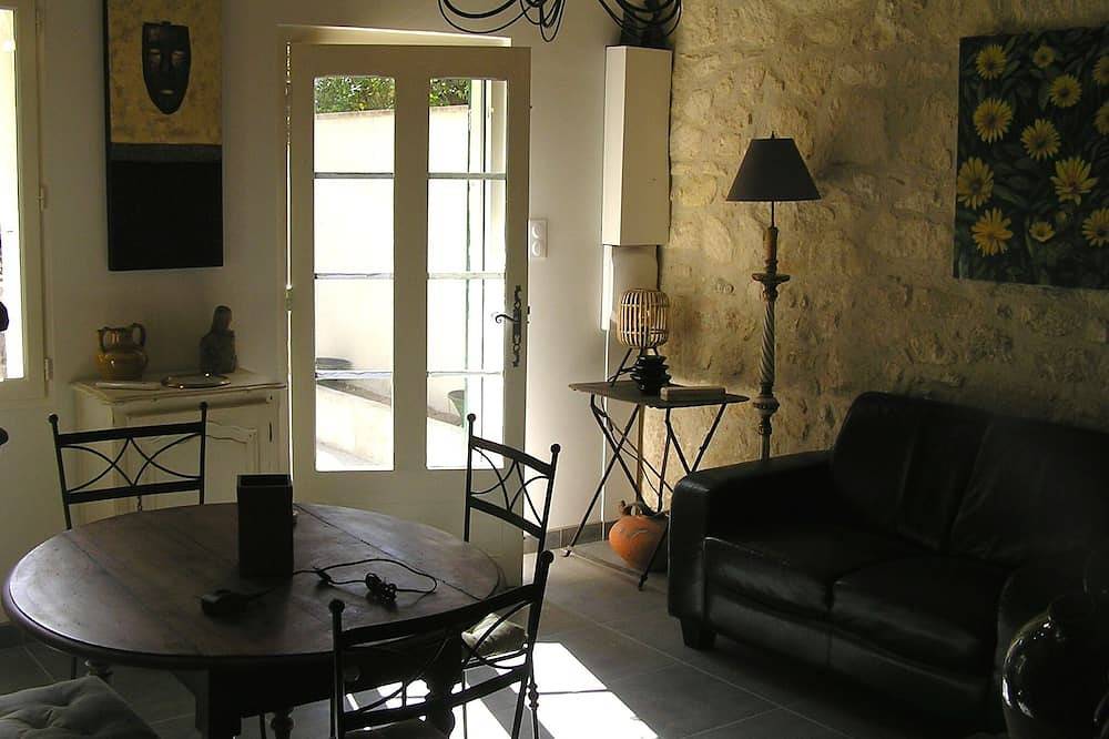 Village house in Provence for 2 to 4 people at the foot of the Alpilles mountains in Fontvieille, Region de Arles
