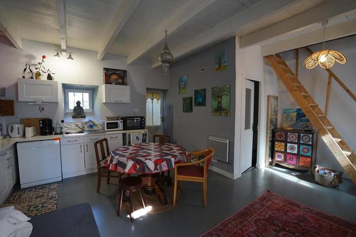 Location de vacances pour 4 personnes, avec jardin et vue, adapté aux familles à Prémian - 2