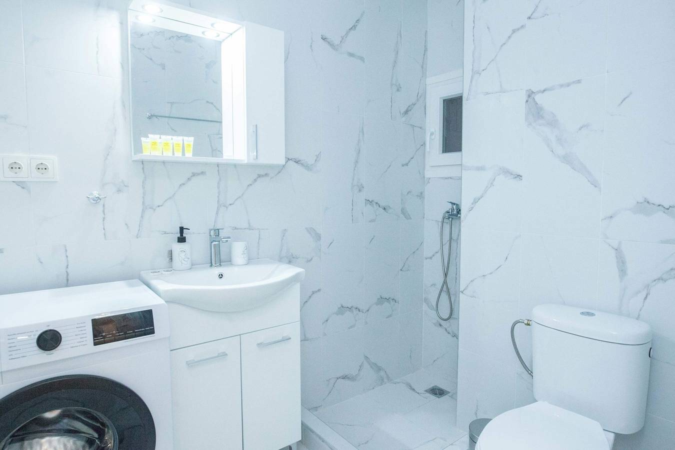 Appartamento intero, Modern Stylish 2 Bd Apt in the Heart of Acropolis in Sezione centrale di Atene, Atene