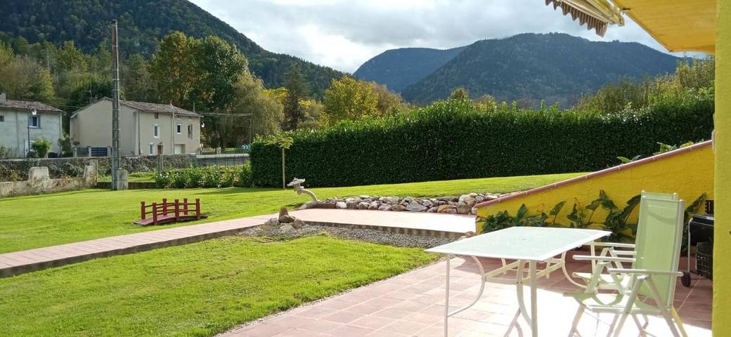 Location de vacances pour 2 personnes, avec vue ainsi que jardin et terrasse à Fougax-et-Barrineuf - 4