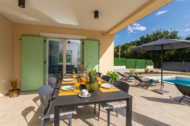 Location de vacances pour 5 personnes, avec jardin et piscine, adapté aux familles à Svetvinčenat - 4