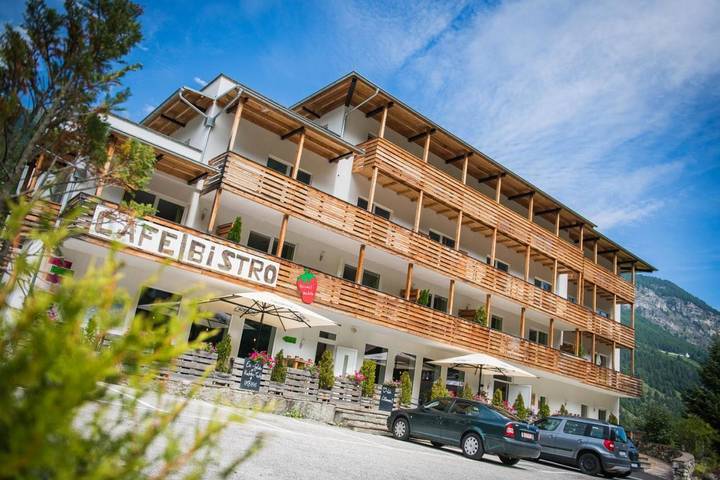 Appart’hôtel pour 2 personnes, avec Balcon et Terrasse ainsi que Jardin et Vue à Martell