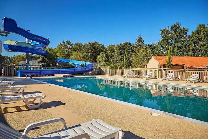 Camping pour 4 personnes à La Boissière-de-Montaigu