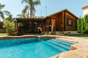 Cabaña de madera para 5 personas, con terraza y jardín en Los Alcázares