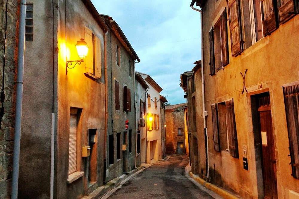 The Cathar Cottage, Pennautier - Lovely, Traditional Village House in Pennautier, Carcassonne region