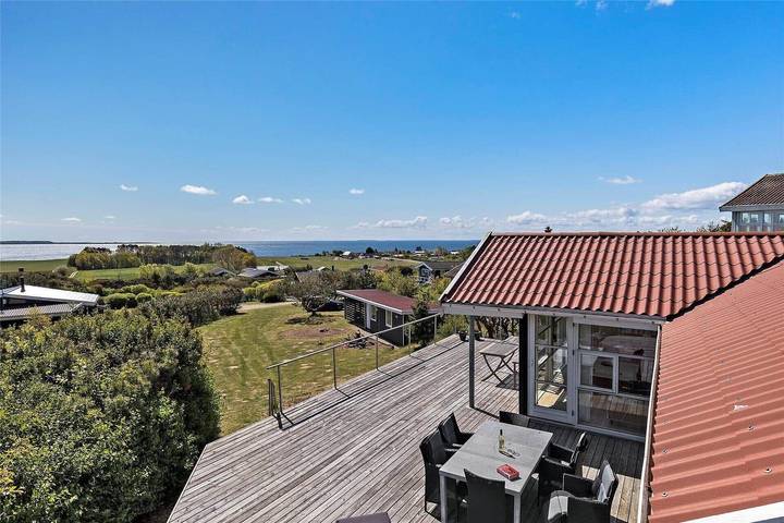 Ferieudlejning for 4 personer, med terrasse i Røsnæs