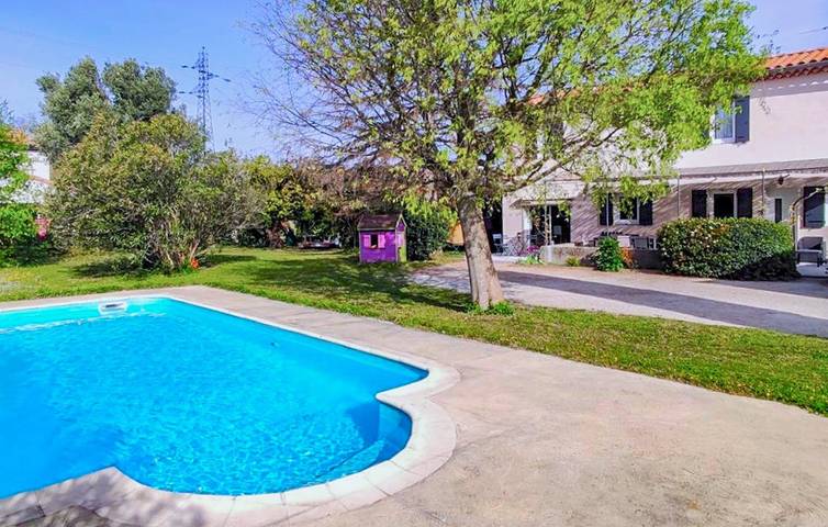 Location de vacances pour 9 personnes, avec terrasse ainsi que piscine et jardin à Montélimar - 4