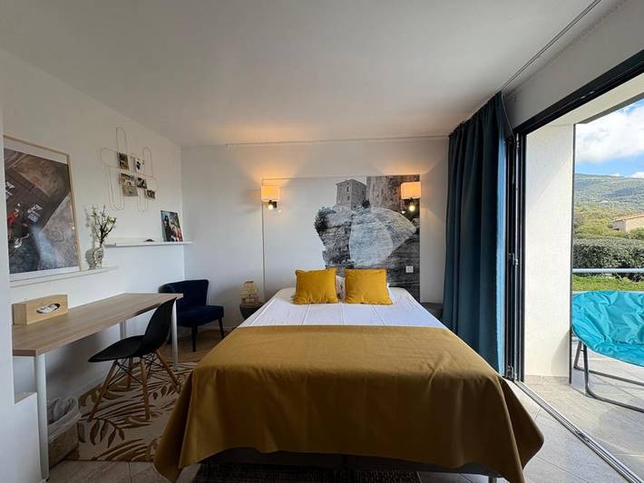 Maison d’hôte pour 3 personnes, avec piscine ainsi que jardin et vue en Corse - 2