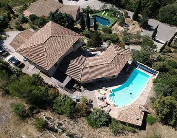 Cottage pour 11 personnes, avec jardin ainsi que vue et piscine, adapté aux familles à Vins-sur-Caramy