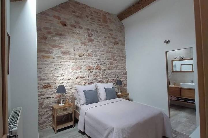 Location de vacances pour 6 personnes, avec jardin à Mellecey - 2