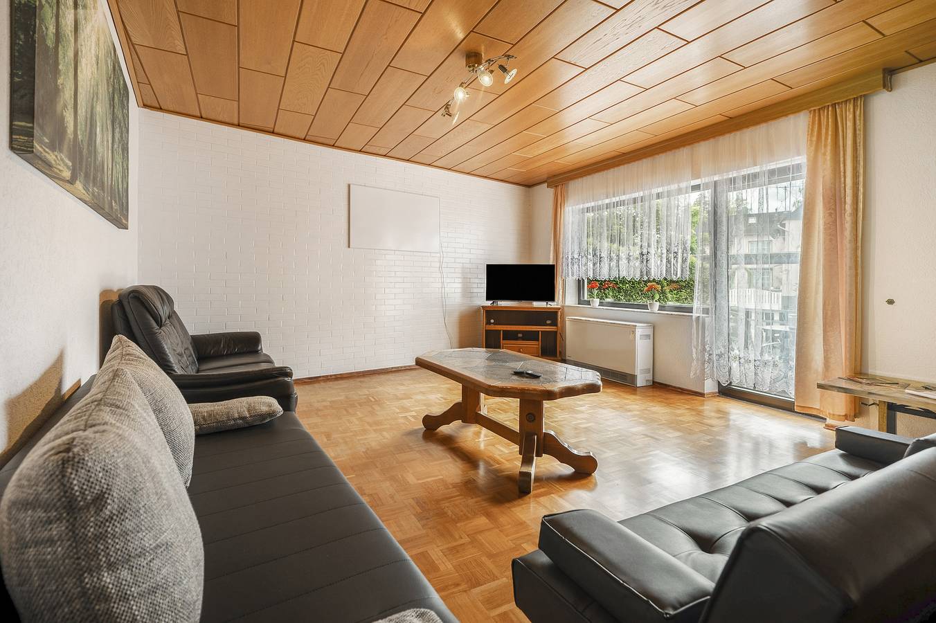 Holiday Home 'Eiffelperle' with Private Terrace, Garden, Infrared Sauna & Wi-Fi in Kaisersesch, Cochem-Zell