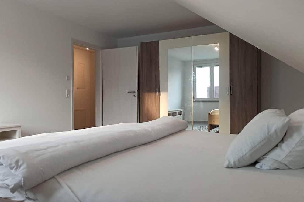 Ganze Wohnung, Spacious 3-bedroom apartment in welcoming Renningen with laundry in Renningen, Nordschwarzwald