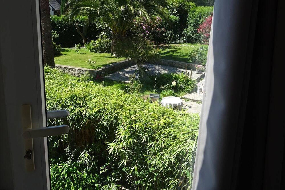 Appartement entier, Studio  1er Etage Vue Mer ( 200 Mètres) in Paimpol, Côte de Goëlo