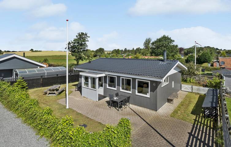 Ferieudlejning for 4 personer, med have i Vemmingbund